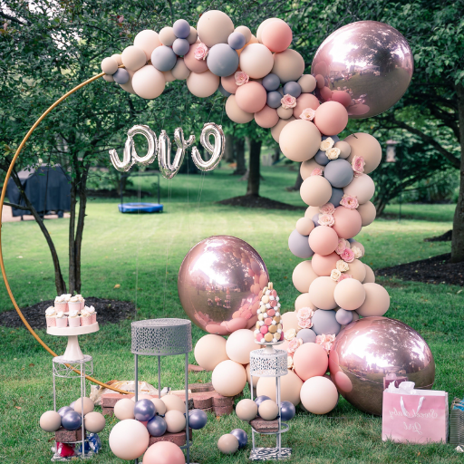 How Can Balloons Be Used as a Centerpiece?