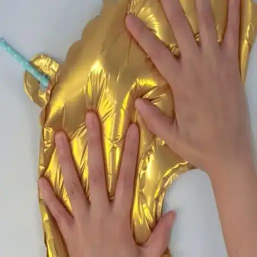 How to Deflate a Foil Balloon Safely